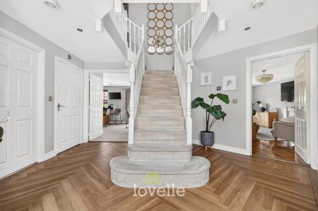 5 bedroom Detached house for sale in Hornbeam Drive, Healing, DN41