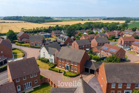 5 bedroom Detached house for sale in Hornbeam Drive, Healing, DN41