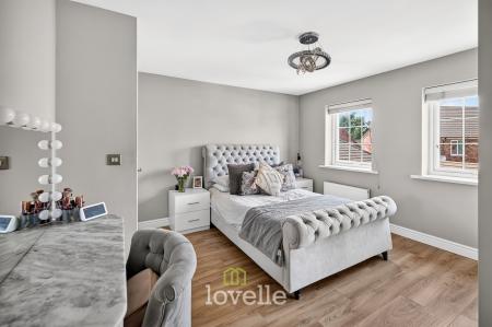 5 bedroom Detached house for sale in Hornbeam Drive, Healing, DN41
