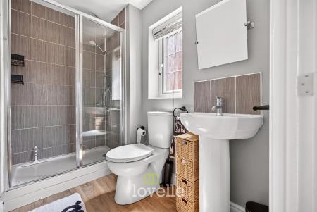 5 bedroom Detached house for sale in Hornbeam Drive, Healing, DN41