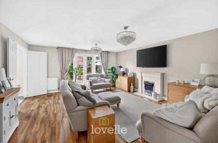 5 bedroom Detached house for sale in Hornbeam Drive, Healing, DN41