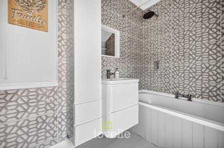 4 bedroom Terraced House for sale in Earl Street, Grimsby, DN31