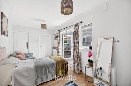 4 bedroom Terraced House for sale in Earl Street, Grimsby, DN31
