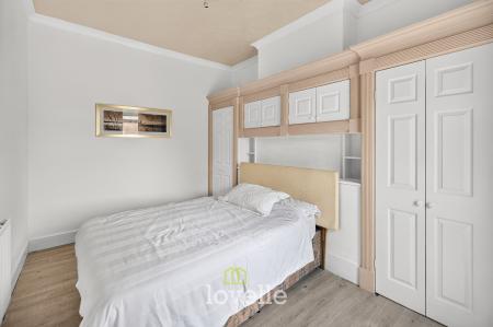 4 bedroom Terraced House for sale in Earl Street, Grimsby, DN31