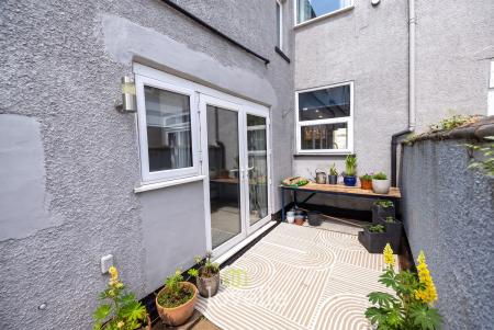 4 bedroom Terraced House for sale in Earl Street, Grimsby, DN31