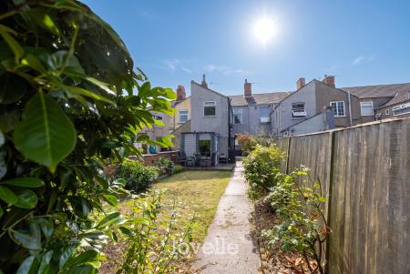 4 bedroom Terraced House for sale in Earl Street, Grimsby, DN31