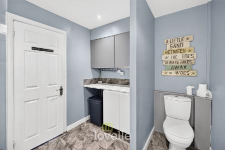 4 bedroom Terraced House for sale in Earl Street, Grimsby, DN31