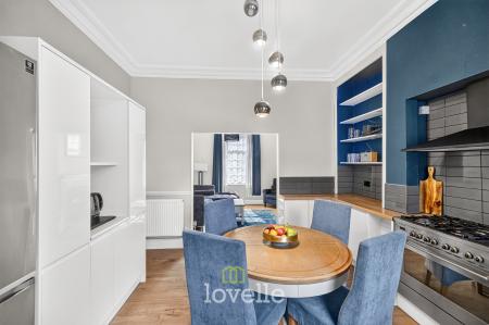 4 bedroom Terraced House for sale in Earl Street, Grimsby, DN31