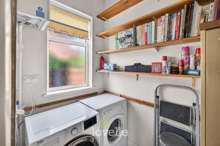 4 bedroom Detached house for sale in Bargate, Grimsby, DN34