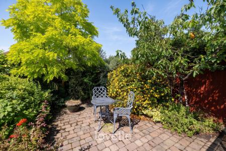 4 bedroom Detached house for sale in Bargate, Grimsby, DN34