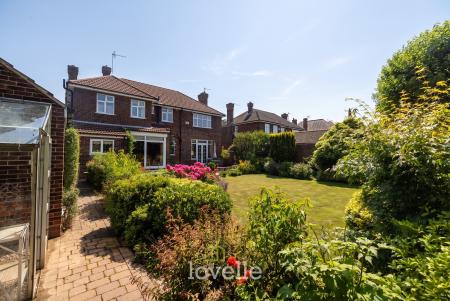 4 bedroom Detached house for sale in Bargate, Grimsby, DN34
