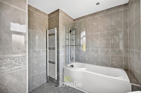 4 bedroom Detached house for sale in Bargate, Grimsby, DN34