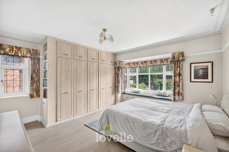 4 bedroom Detached house for sale in Bargate, Grimsby, DN34