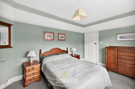 4 bedroom Detached house for sale in Bargate, Grimsby, DN34