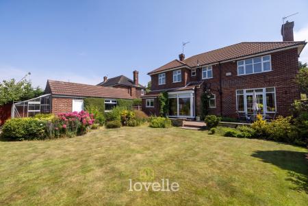4 bedroom Detached house for sale in Bargate, Grimsby, DN34