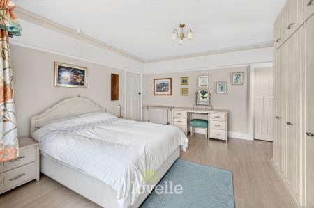 4 bedroom Detached house for sale in Bargate, Grimsby, DN34
