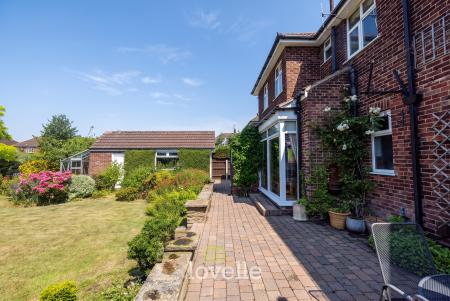 4 bedroom Detached house for sale in Bargate, Grimsby, DN34