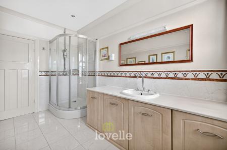 4 bedroom Detached house for sale in Bargate, Grimsby, DN34