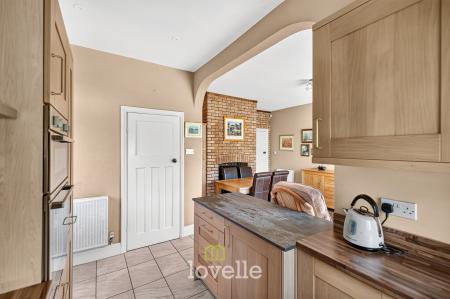 4 bedroom Detached house for sale in Bargate, Grimsby, DN34