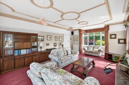 4 bedroom Detached house for sale in Bargate, Grimsby, DN34