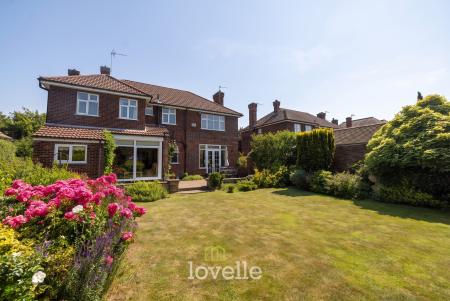 4 bedroom Detached house for sale in Bargate, Grimsby, DN34