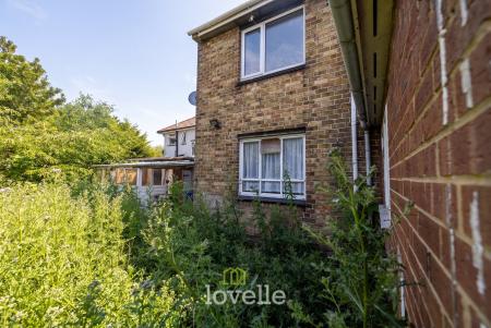 3 bedroom End of terrace house for sale in Bonby Grove, Grimsby, DN33