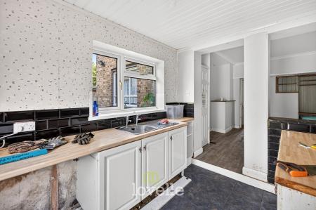 3 bedroom End of terrace house for sale in Bonby Grove, Grimsby, DN33