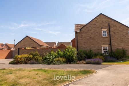 4 bedroom Detached house for sale in Heale Drive, Immingham, DN40