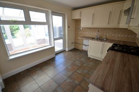 2 bedroom Semi-detached house to let in Calder Close, Immingham, DN40