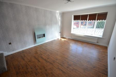 2 bedroom Semi-detached house to let in Calder Close, Immingham, DN40