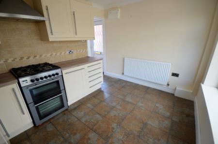 2 bedroom Semi-detached house to let in Calder Close, Immingham, DN40