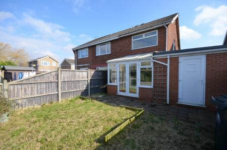 2 bedroom Semi-detached house to let in Calder Close, Immingham, DN40