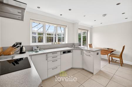 4 bedroom Detached house for sale in Augusta Oaks, Grimsby, DN34