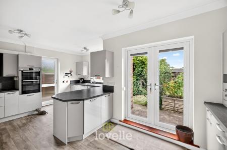 4 bedroom Detached house for sale in Carlton Road, Healing, DN41