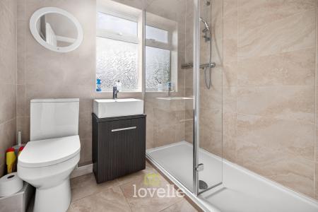 4 bedroom Detached house for sale in Carlton Road, Healing, DN41