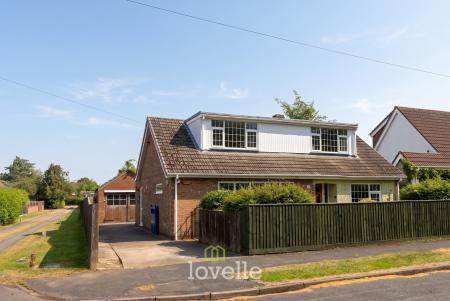 4 bedroom Detached house for sale in Carlton Road, Healing, DN41
