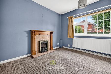 4 bedroom Detached house for sale in Carlton Road, Healing, DN41