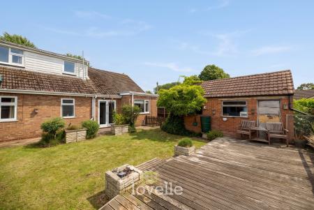 4 bedroom Detached house for sale in Carlton Road, Healing, DN41