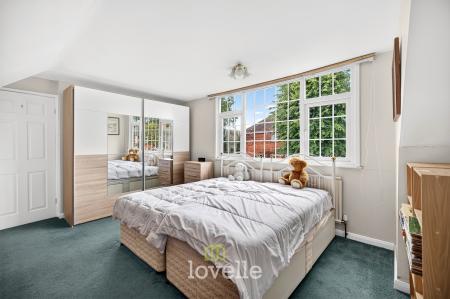 4 bedroom Detached house for sale in Carlton Road, Healing, DN41