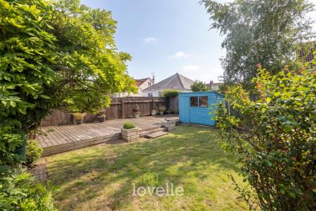 4 bedroom Detached house for sale in Carlton Road, Healing, DN41