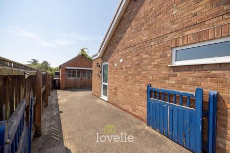 4 bedroom Detached house for sale in Carlton Road, Healing, DN41