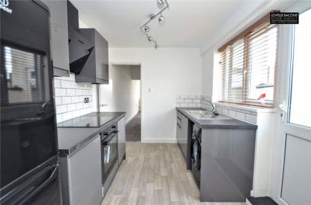 2 bedroom Terraced House to let in Haycroft Avenue, Grimsby, DN31