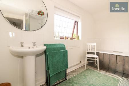 3 bedroom Semi-detached house for sale in Newmarket, Louth, LN11