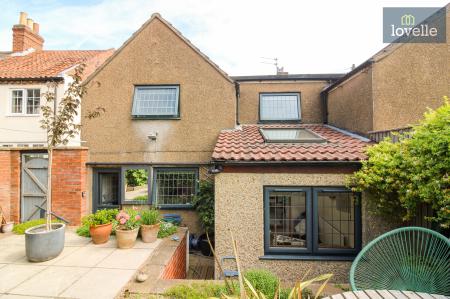 3 bedroom Semi-detached house for sale in Newmarket, Louth, LN11