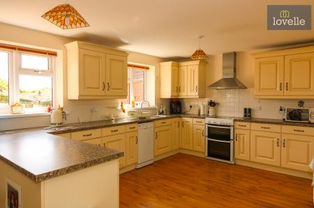4 bedroom Detached house for sale in Keeling Street, North Somercotes, LN11