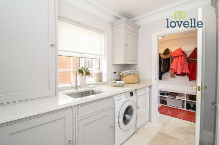 4 bedroom Detached house for sale in Old Main Road, Barnoldby-Le-Beck, DN37