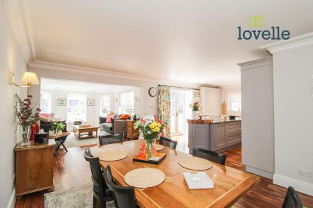 4 bedroom Detached house for sale in Old Main Road, Barnoldby-Le-Beck, DN37