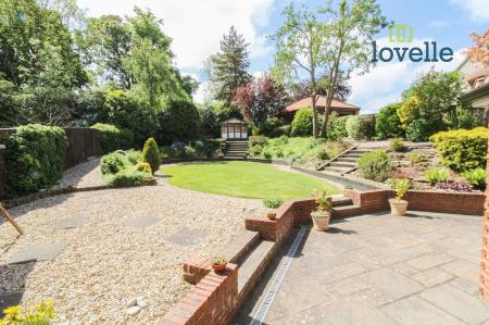 4 bedroom Detached house for sale in Old Main Road, Barnoldby-Le-Beck, DN37