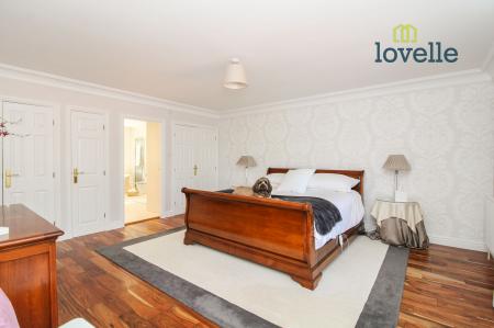 4 bedroom Detached house for sale in Old Main Road, Barnoldby-Le-Beck, DN37