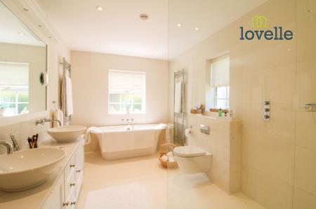 4 bedroom Detached house for sale in Old Main Road, Barnoldby-Le-Beck, DN37